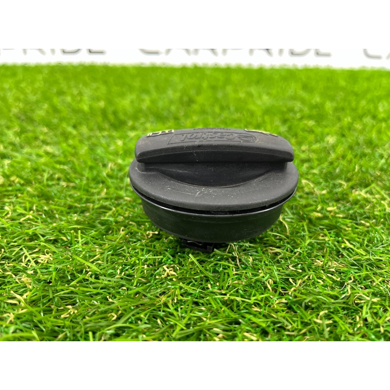 Крышка маслозаливной горловины (двигатель и элементы) Volkswagen Touareg II NF 2013 3.0 TDI 06C103485N