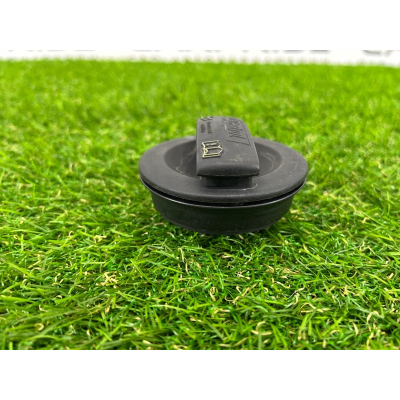 Крышка маслозаливной горловины (двигатель и элементы) Volkswagen Touareg II NF 2013 3.0 TDI 06C103485N