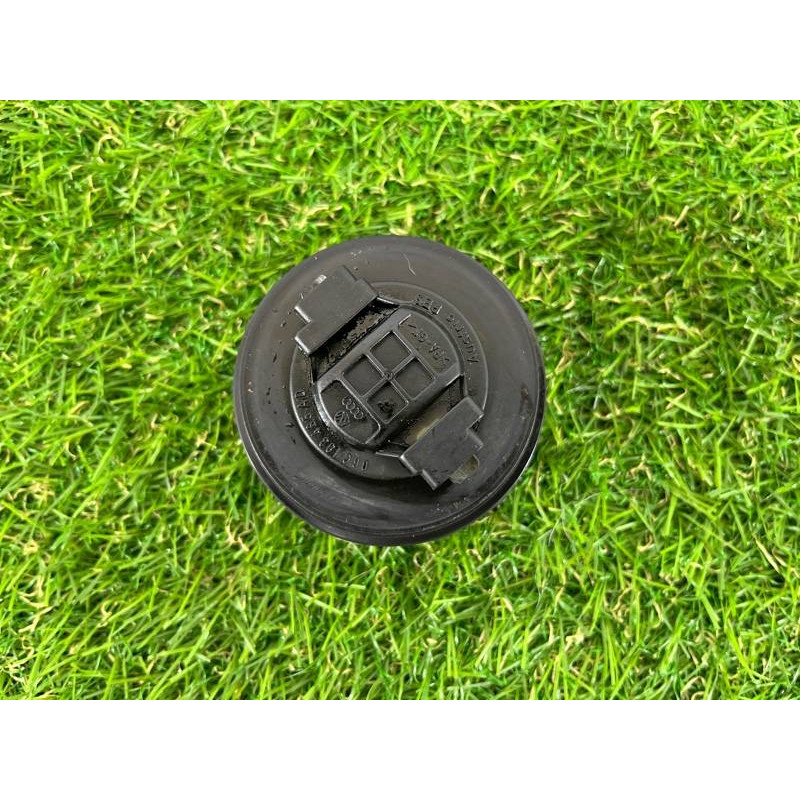 Крышка маслозаливной горловины (двигатель и элементы) Volkswagen Touareg II NF 2013 3.0 TDI 06C103485N