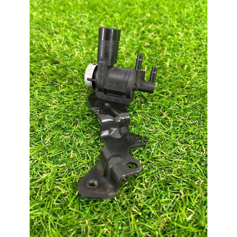 Вакуумный клапан (двигатель и элементы) Volkswagen Touareg II NF 2013 3.0 TDI 1K0906283A