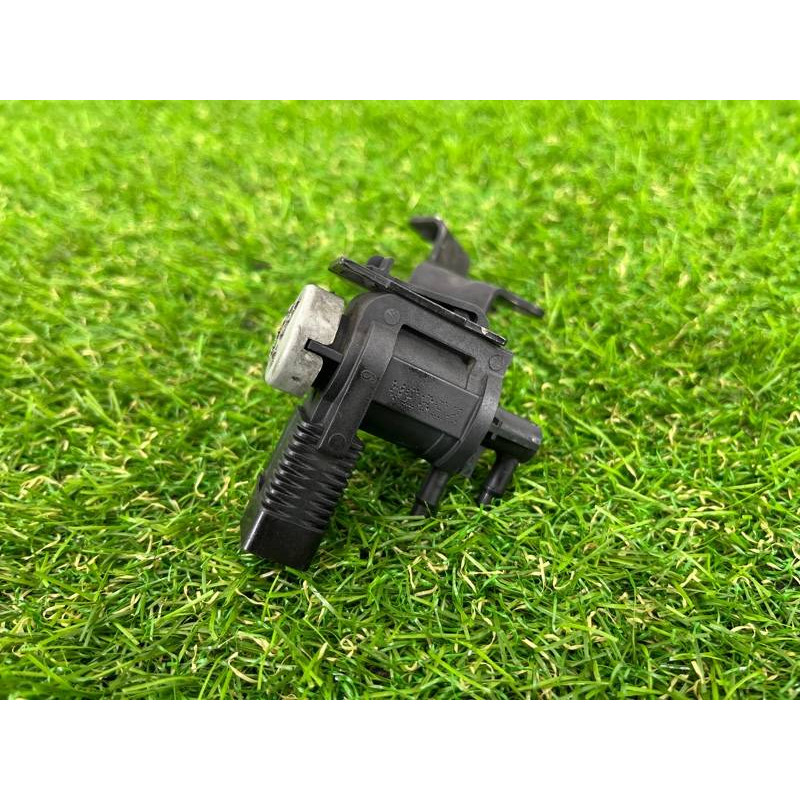 Вакуумный клапан (двигатель и элементы) Volkswagen Touareg II NF 2013 3.0 TDI 1K0906283A