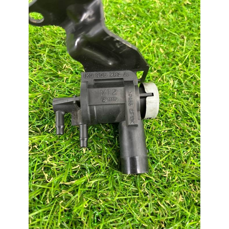 Вакуумный клапан (двигатель и элементы) Volkswagen Touareg II NF 2013 3.0 TDI 1K0906283A