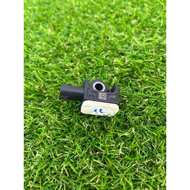 Датчик удара (электрика / датчики) Volkswagen Touareg II NF 2013 3.0 TDI 7P0959651