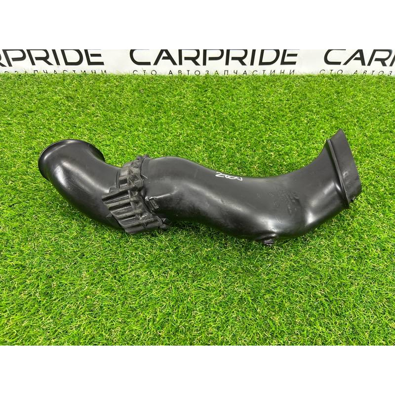 Патрубок воздушного фильтра (впускная система) Volkswagen Touareg II NF 2013 3.0 TDI 7P6129609A