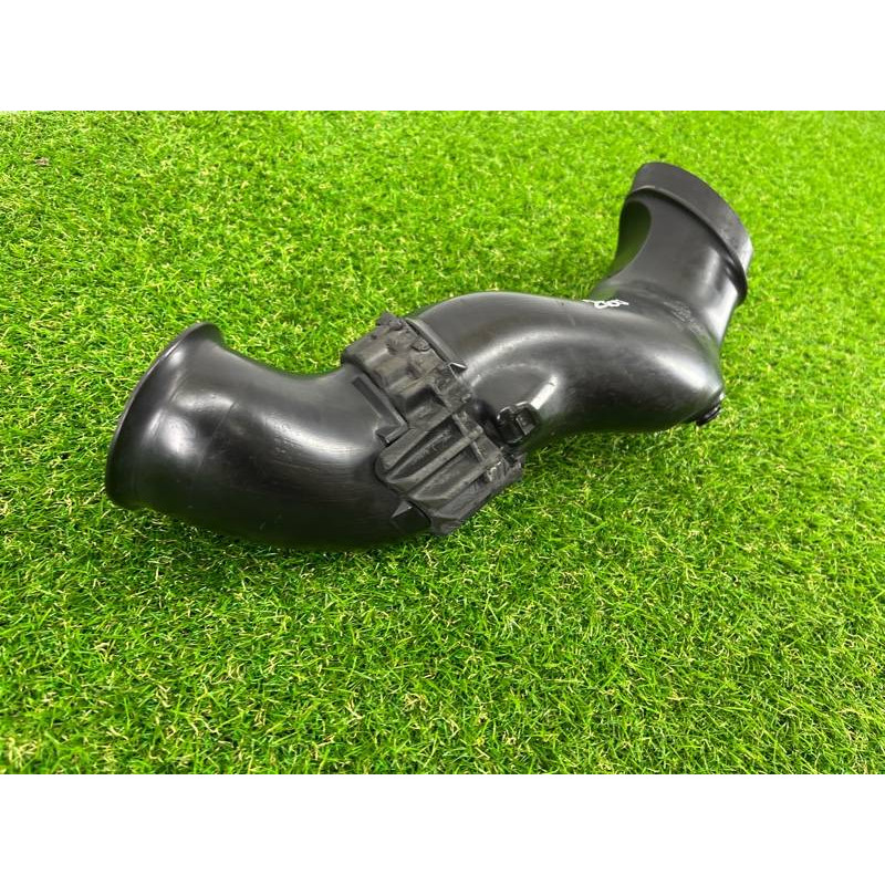 Патрубок воздушного фильтра (впускная система) Volkswagen Touareg II NF 2013 3.0 TDI 7P6129609A