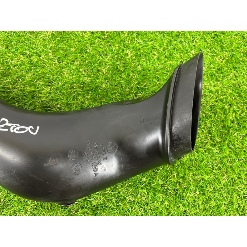 Патрубок воздушного фильтра (впускная система) Volkswagen Touareg II NF 2013 3.0 TDI 7P6129609A