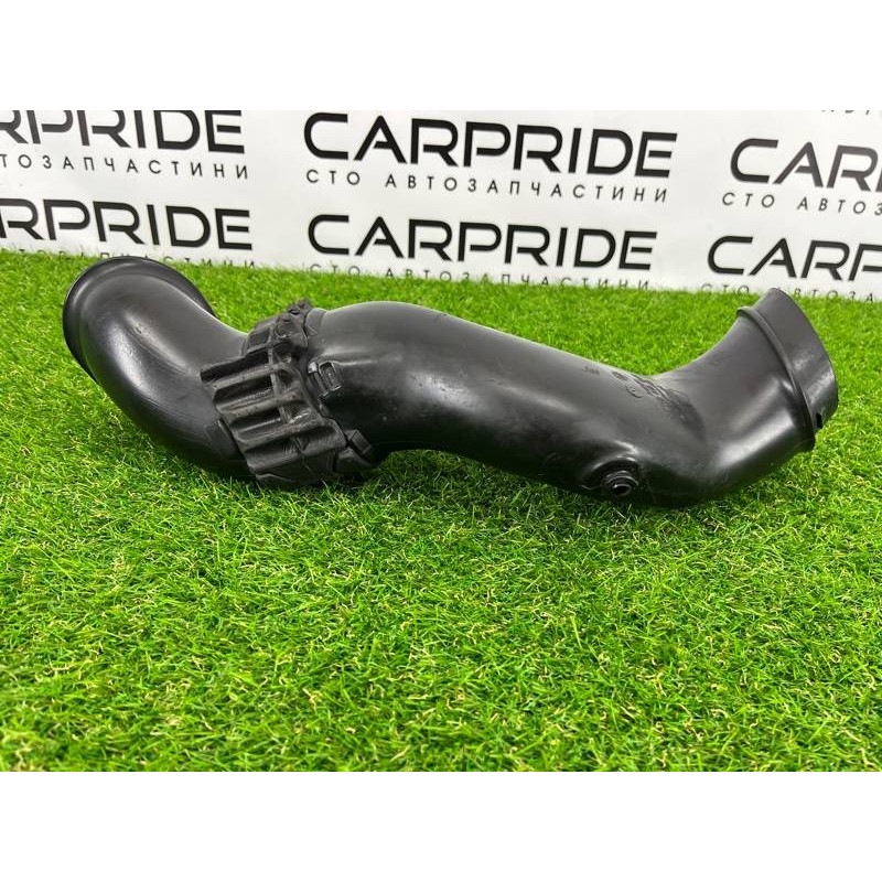 Патрубок воздушного фильтра (впускная система) Volkswagen Touareg II NF 2013 3.0 TDI 7P6129609A