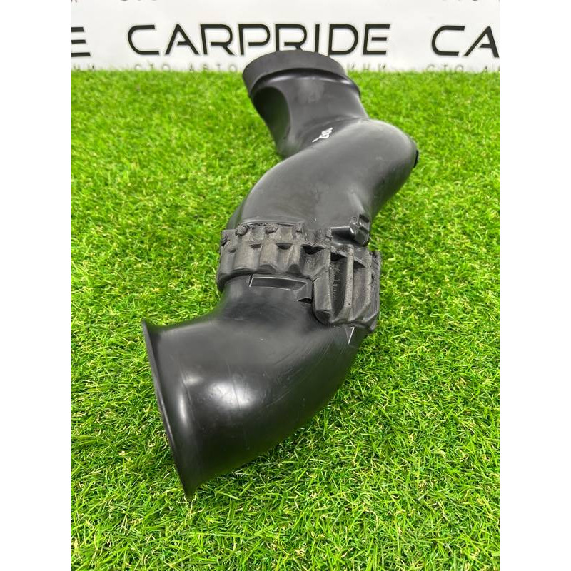 Патрубок воздушного фильтра (впускная система) Volkswagen Touareg II NF 2013 3.0 TDI 7P6129609A