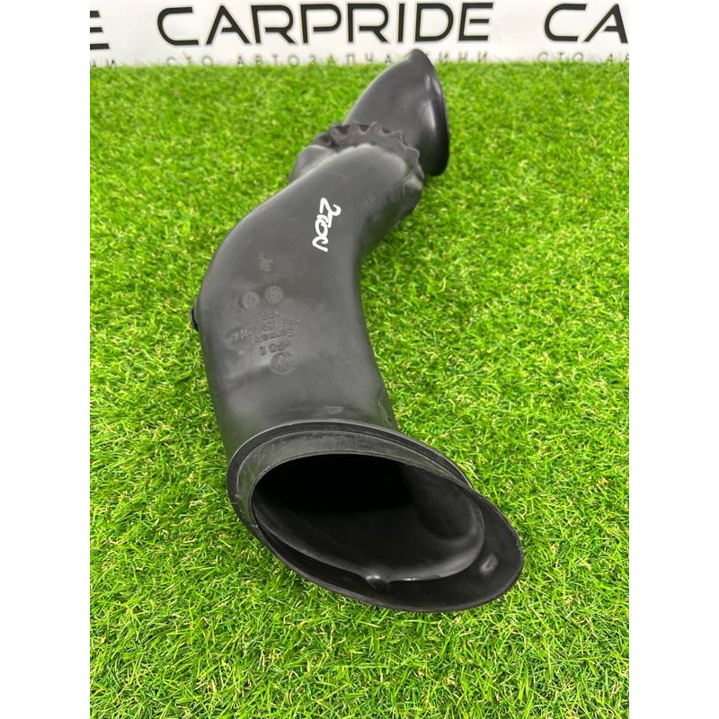 Патрубок воздушного фильтра (впускная система) Volkswagen Touareg II NF 2013 3.0 TDI 7P6129609A