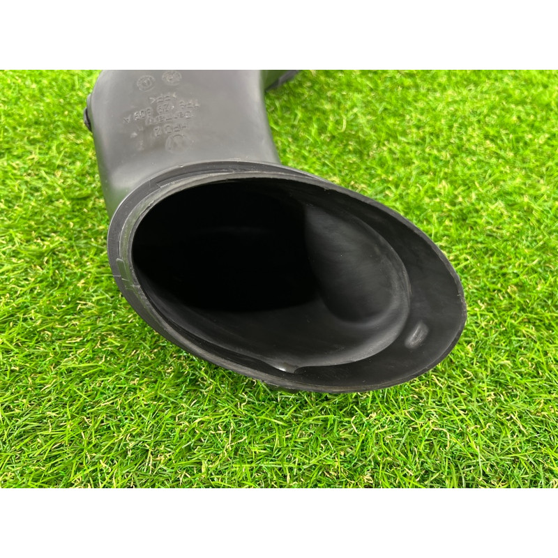 Патрубок воздушного фильтра (впускная система) Volkswagen Touareg II NF 2013 3.0 TDI 7P6129609A