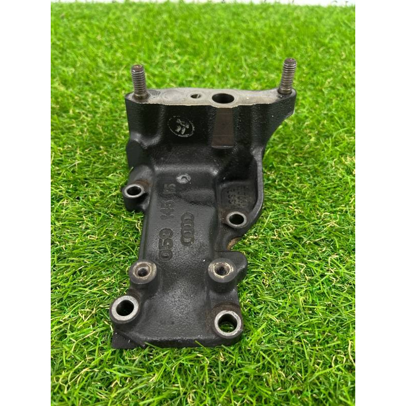 Кронштейн крепление турбины (кронштейны двигателя) Volkswagen Touareg II NF 2013 3.0 TDI 059145195AE