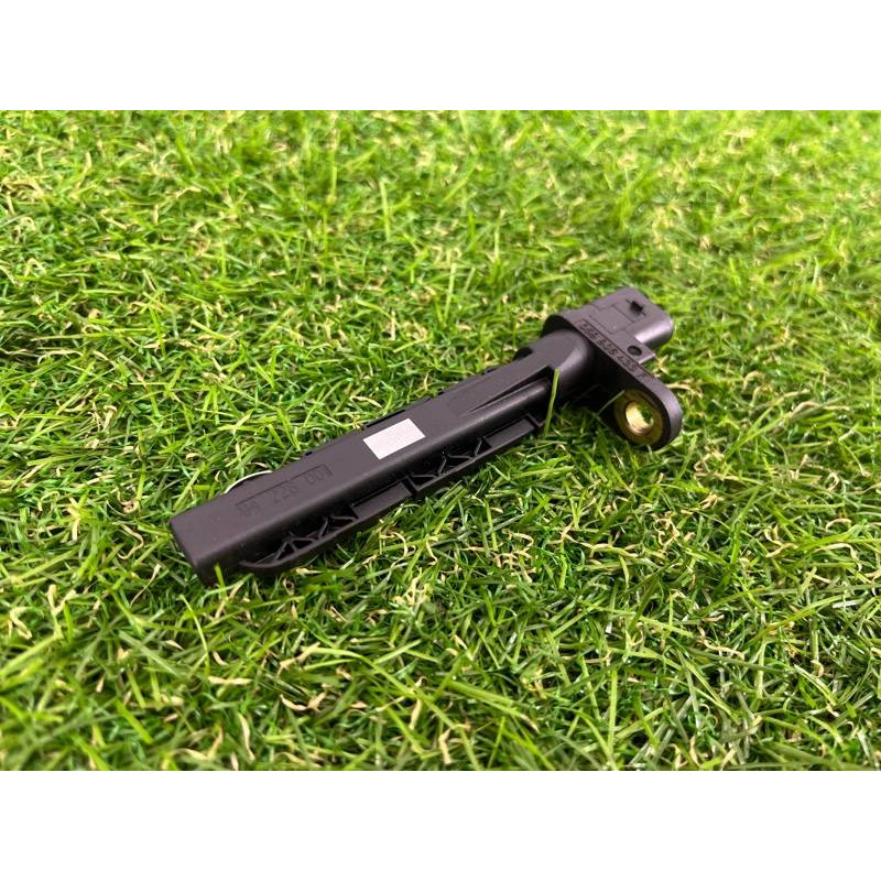 Датчик положения коленвала (электрика двигателя) Volkswagen Touareg II NF 2013 3.0 TDI 059906433J