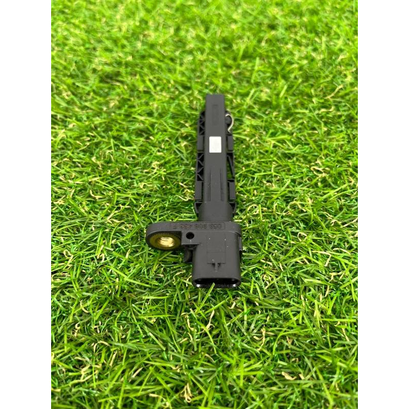 Датчик положения коленвала (электрика двигателя) Volkswagen Touareg II NF 2013 3.0 TDI 059906433J