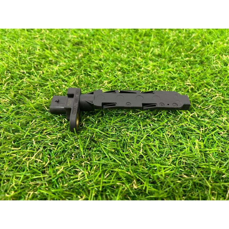 Датчик положения коленвала (электрика двигателя) Volkswagen Touareg II NF 2013 3.0 TDI 059906433J