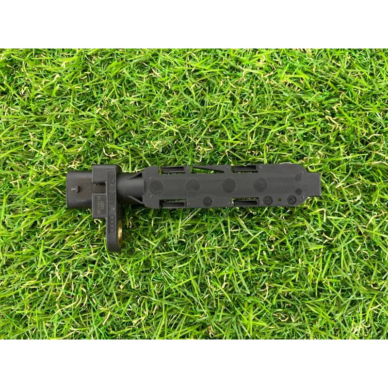 Датчик положения коленвала (электрика двигателя) Volkswagen Touareg II NF 2013 3.0 TDI 059906433J