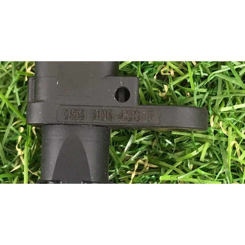 Датчик положения коленвала (электрика двигателя) Volkswagen Touareg II NF 2013 3.0 TDI 059906433J