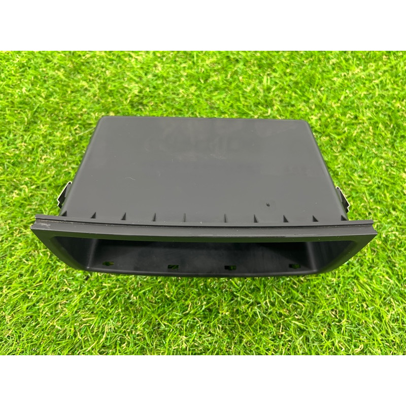 Ящик центральной консоли (салон) Volkswagen Touareg II NF 2013 3.0 TDI 7P68630921QB