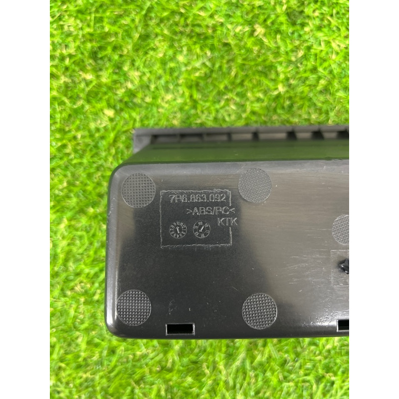 Ящик центральной консоли (салон) Volkswagen Touareg II NF 2013 3.0 TDI 7P68630921QB