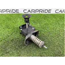 Крепление запасного колеса