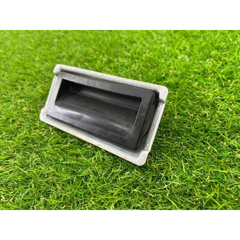 Кнопка открывания крышки багажника (электрика / кнопки) Volkswagen Touareg II NF 2013 3.0 TDI 5N0827566T