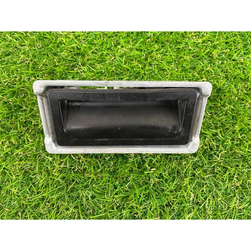 Кнопка открывания крышки багажника (электрика / кнопки) Volkswagen Touareg II NF 2013 3.0 TDI 5N0827566T