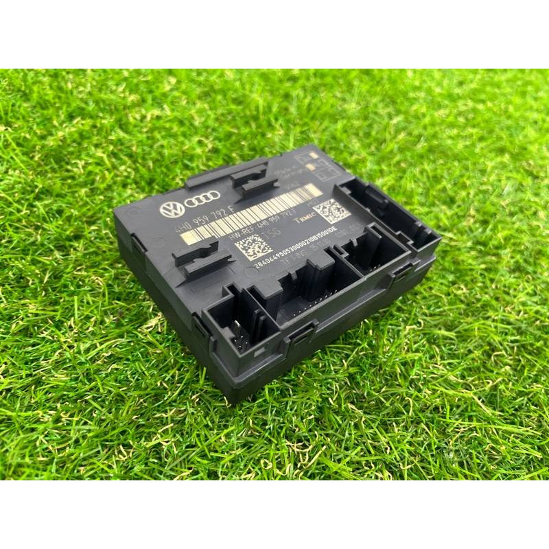 Блок управления дверьми (электрика / блоки управления) Volkswagen Touareg II NF 2013 3.0 TDI 4H0959792F