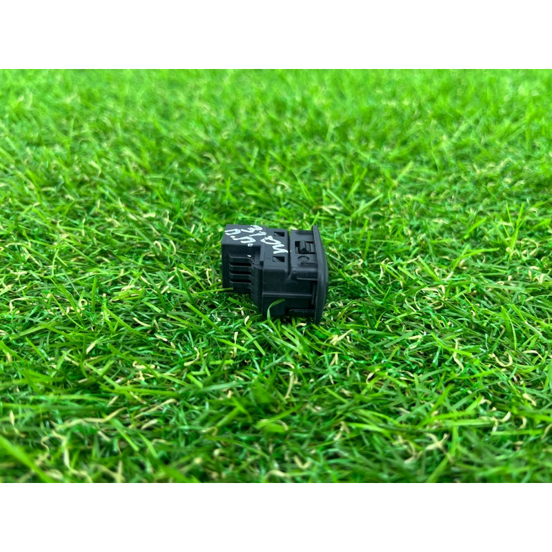 Кнопка отключения сигнализации (электрика / кнопки) Volkswagen Touareg II NF 2013 3.0 TDI 7P6962109