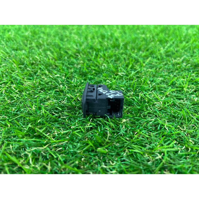 Кнопка отключения сигнализации (электрика / кнопки) Volkswagen Touareg II NF 2013 3.0 TDI 7P6962109