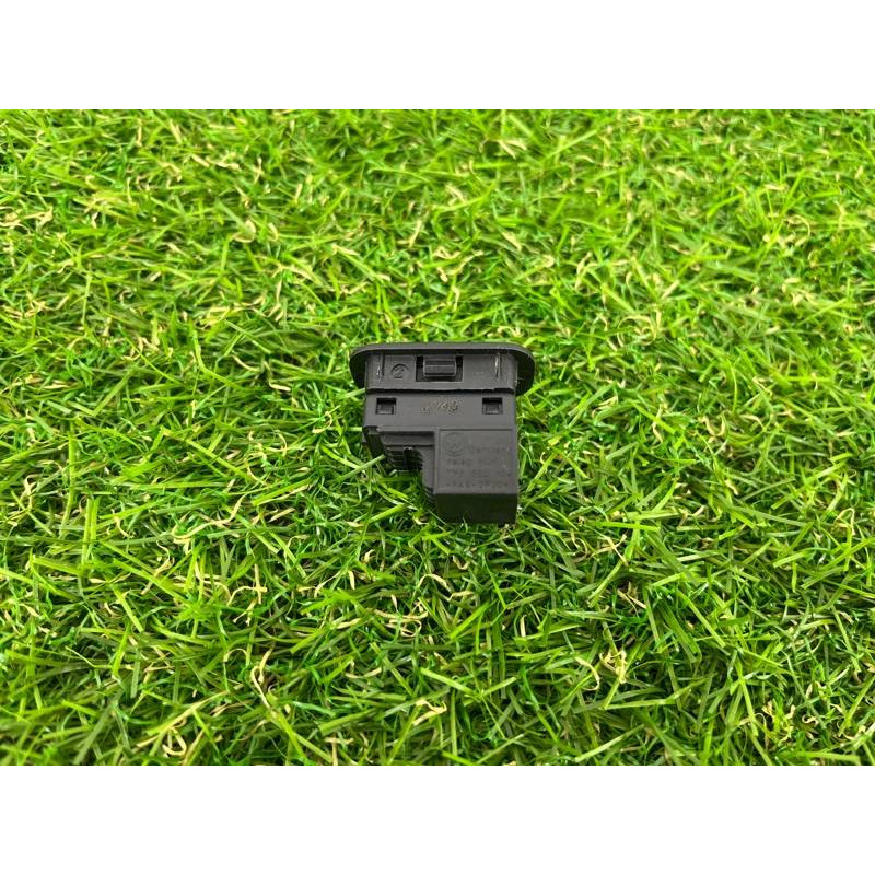 Кнопка отключения сигнализации (электрика / кнопки) Volkswagen Touareg II NF 2013 3.0 TDI 7P6962109