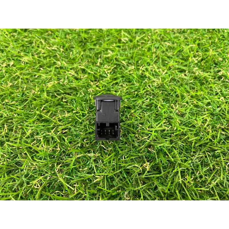 Кнопка отключения сигнализации (электрика / кнопки) Volkswagen Touareg II NF 2013 3.0 TDI 7P6962109