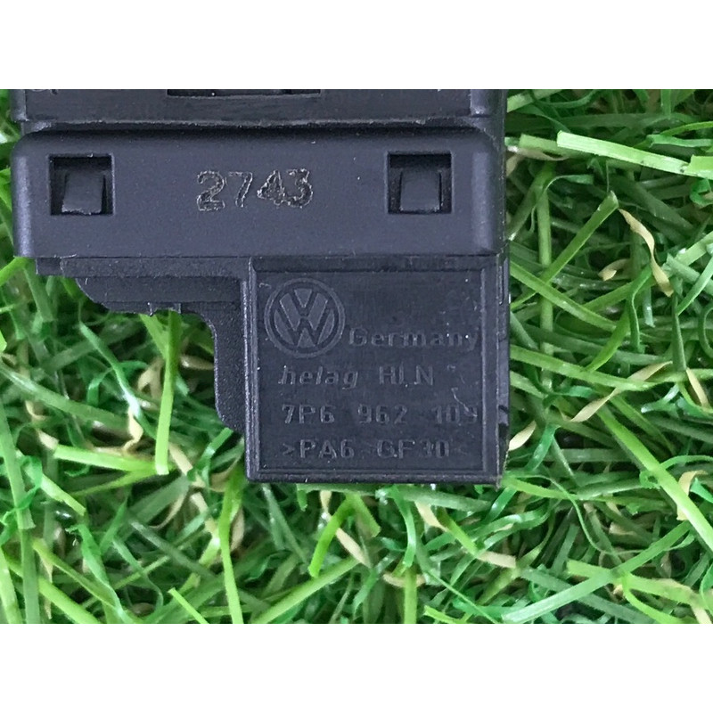 Кнопка отключения сигнализации (электрика / кнопки) Volkswagen Touareg II NF 2013 3.0 TDI 7P6962109