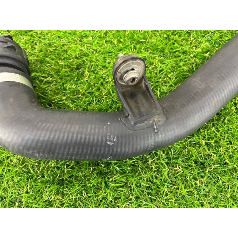 Патрубок (система охлаждения) Volkswagen Touareg II NF 2013 3.0 TDI 7P6122101K