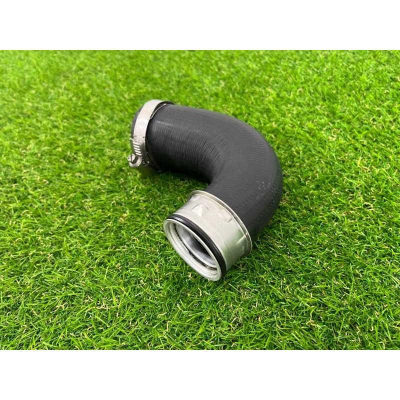 Патрубок интеркулера (двигатель и элементы) Volkswagen Touareg II NF 2013 3.0 TDI 7P0145708A