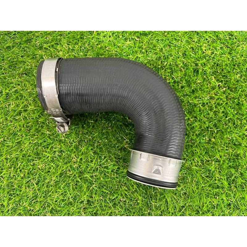 Патрубок интеркулера (двигатель и элементы) Volkswagen Touareg II NF 2013 3.0 TDI 7P0145708A