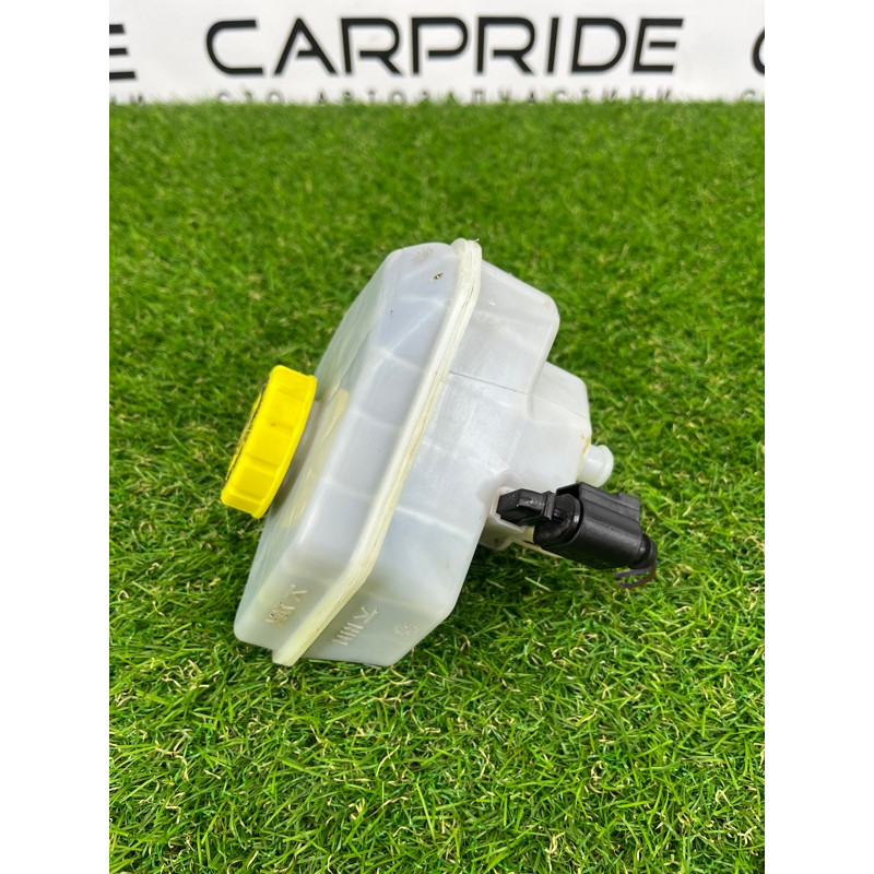 Бачок гальмівної рідини (гальмівна система) Volkswagen Touareg II NF 2013 3.0 TDI 7P0611303A