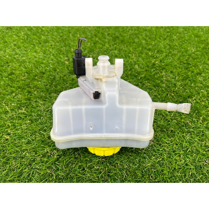 Бачок гальмівної рідини (гальмівна система) Volkswagen Touareg II NF 2013 3.0 TDI 7P0611303A