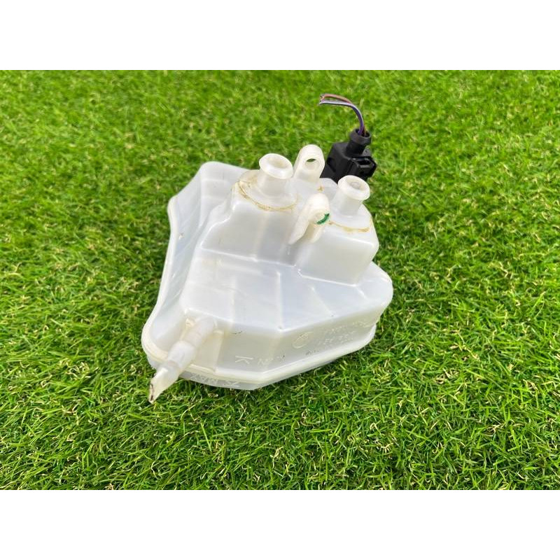 Бачок гальмівної рідини (гальмівна система) Volkswagen Touareg II NF 2013 3.0 TDI 7P0611303A