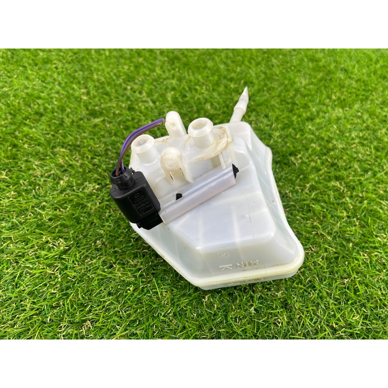 Бачок гальмівної рідини (гальмівна система) Volkswagen Touareg II NF 2013 3.0 TDI 7P0611303A