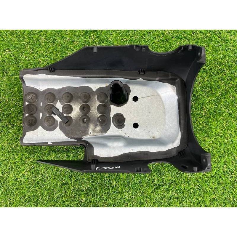 Кожух рульової колонки нижній (салон) Volkswagen Touareg II NF 2013 3.0 TDI 7P6858559B81U
