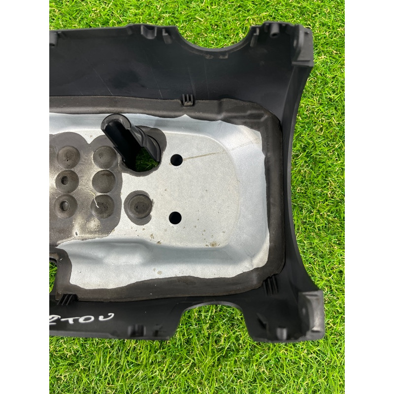 Кожух рульової колонки нижній (салон) Volkswagen Touareg II NF 2013 3.0 TDI 7P6858559B81U