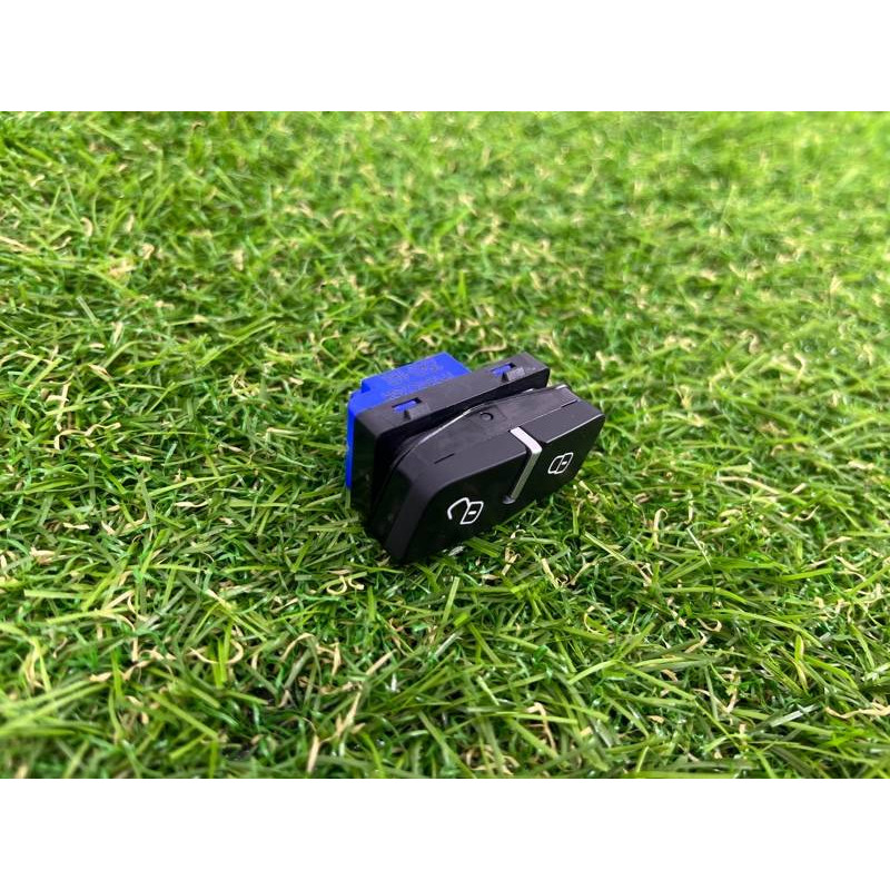 Кнопка блокировки центрального замка (электрика / кнопки) Volkswagen Touareg II NF 2013 3.0 TDI 7P6962126A