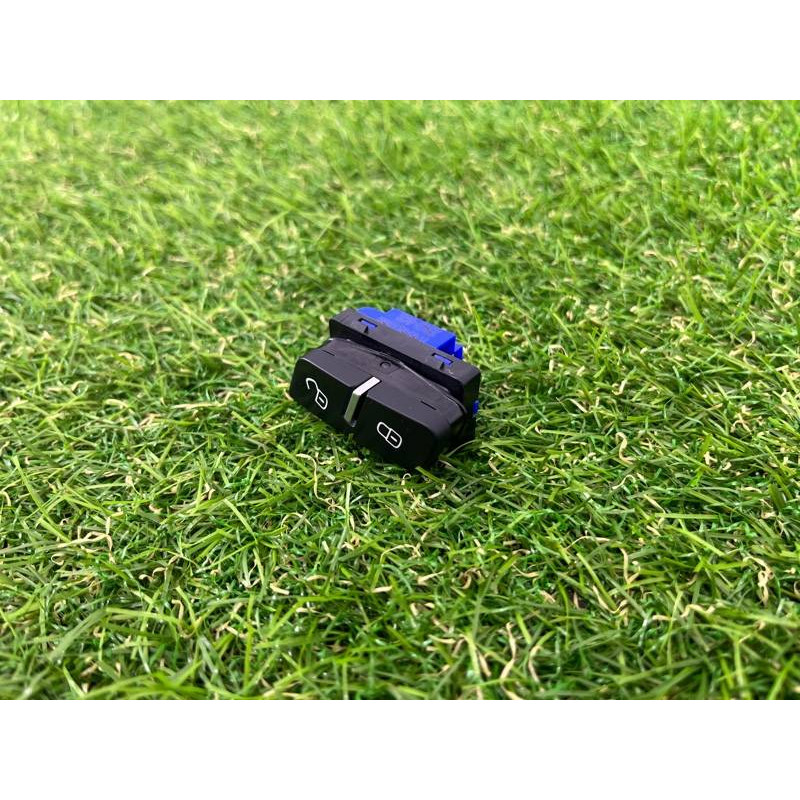 Кнопка блокировки центрального замка (электрика / кнопки) Volkswagen Touareg II NF 2013 3.0 TDI 7P6962126A