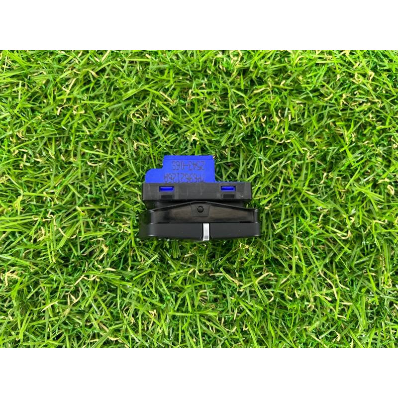 Кнопка блокировки центрального замка (электрика / кнопки) Volkswagen Touareg II NF 2013 3.0 TDI 7P6962126A