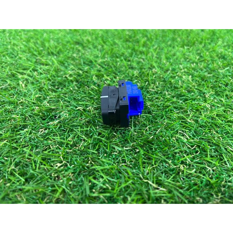 Кнопка блокировки центрального замка (электрика / кнопки) Volkswagen Touareg II NF 2013 3.0 TDI 7P6962126A