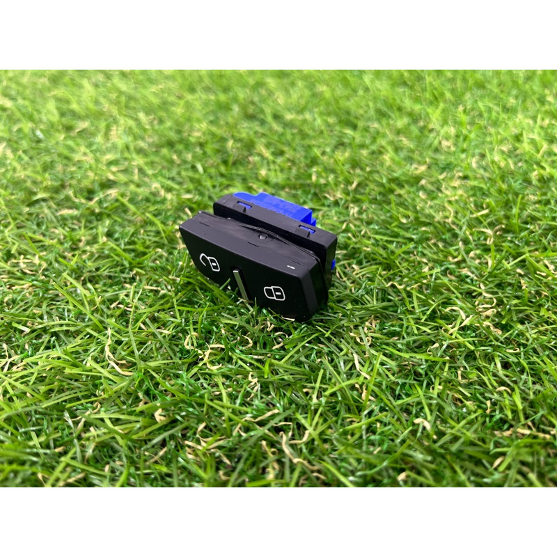 Кнопка блокировки центрального замка (электрика / кнопки) Volkswagen Touareg II NF 2013 3.0 TDI 7P6962125A