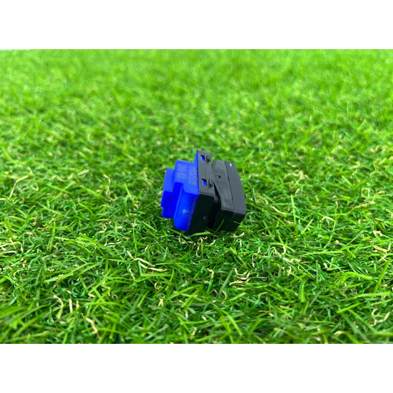 Кнопка блокировки центрального замка (электрика / кнопки) Volkswagen Touareg II NF 2013 3.0 TDI 7P6962125A