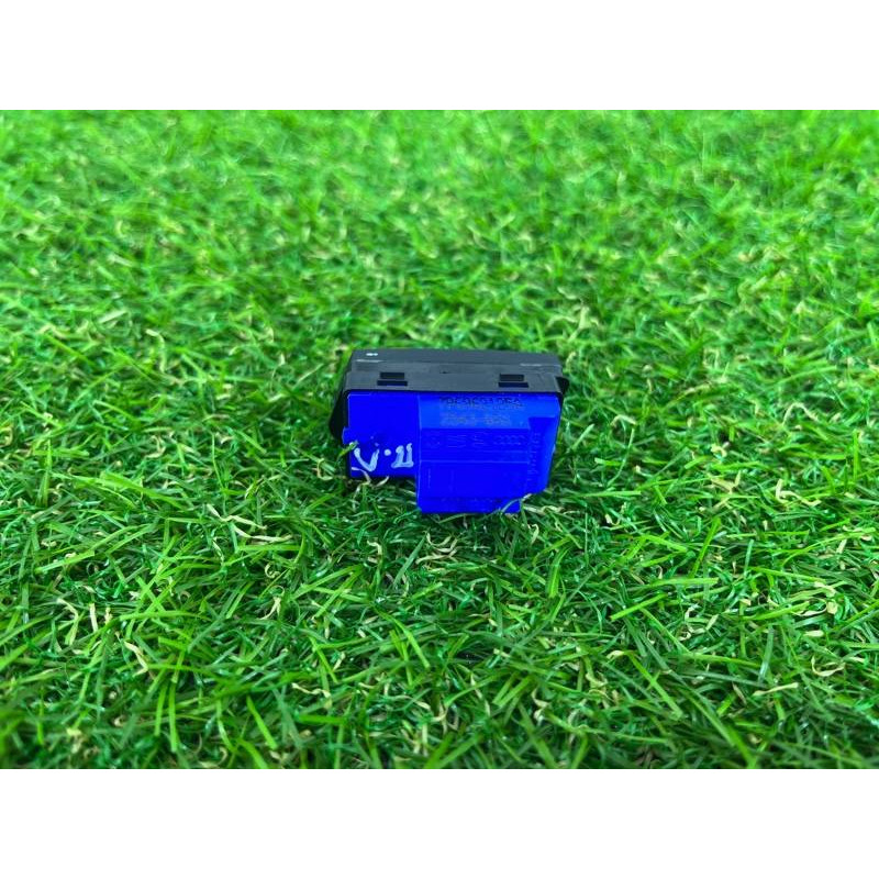 Кнопка блокировки центрального замка (электрика / кнопки) Volkswagen Touareg II NF 2013 3.0 TDI 7P6962125A