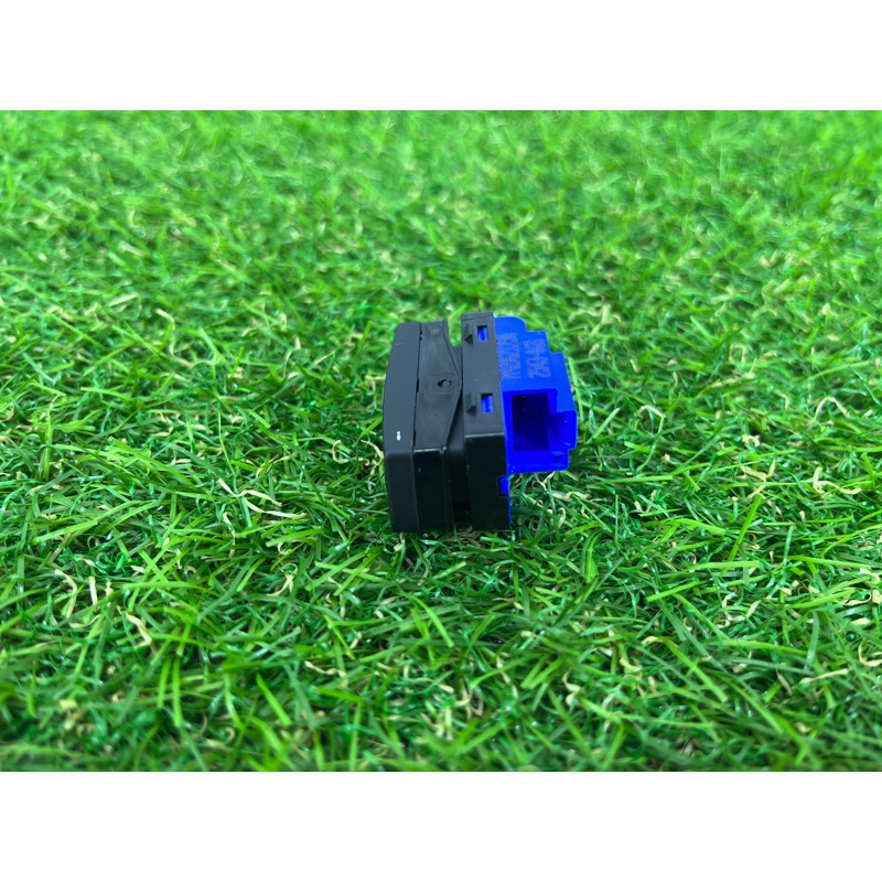 Кнопка блокировки центрального замка (электрика / кнопки) Volkswagen Touareg II NF 2013 3.0 TDI 7P6962125A