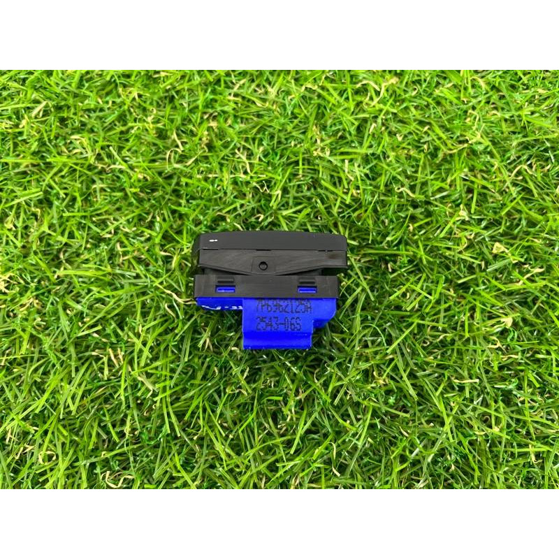 Кнопка блокировки центрального замка (электрика / кнопки) Volkswagen Touareg II NF 2013 3.0 TDI 7P6962125A