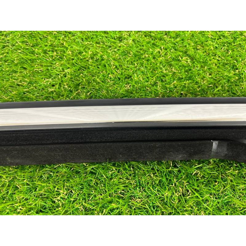 Уплотнитель стекла двери (кузов и элементы) Volkswagen Touareg II NF 2013 3.0 TDI 7P0839431L